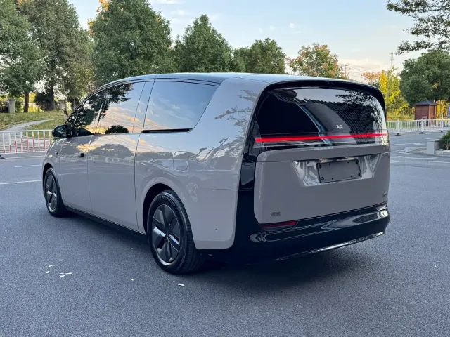 Li Auto MEGA — Фото автомобиля 5