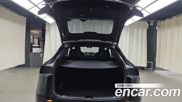 Tesla Model Y — Фото автомобиля 24