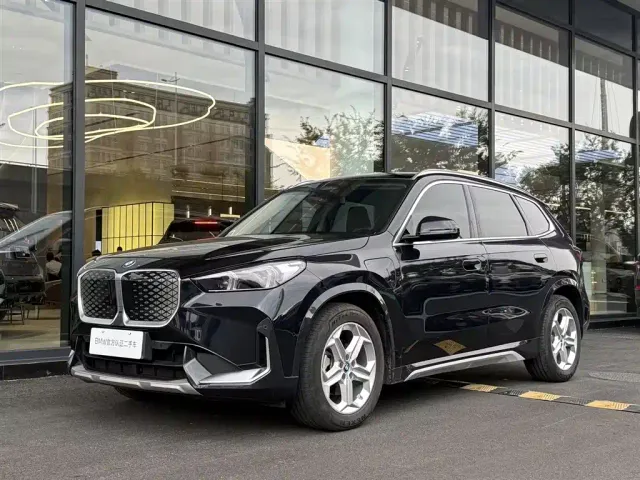 Фотография автомобиля — BMW iX1