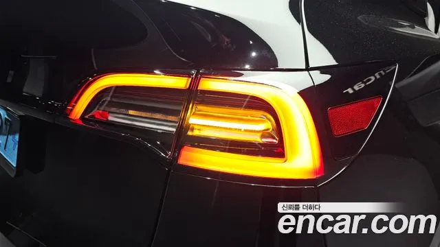 Tesla Model Y — Фото автомобиля 8