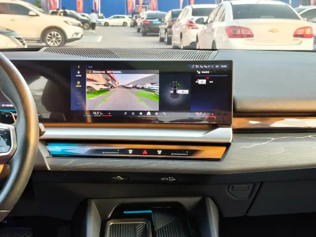 BMW 5 Series — Фото автомобиля 11