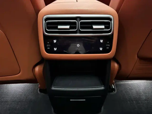 Li Auto L7 — Фото автомобиля 15