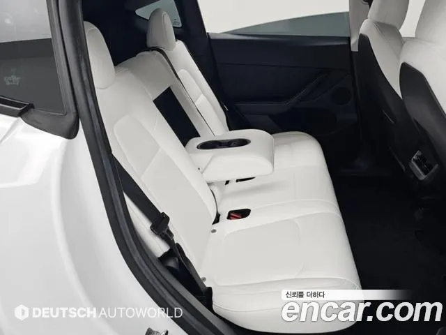 Tesla Model Y — Фото автомобиля 12