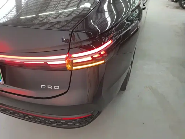 Volkswagen Passat — Фото автомобиля 7