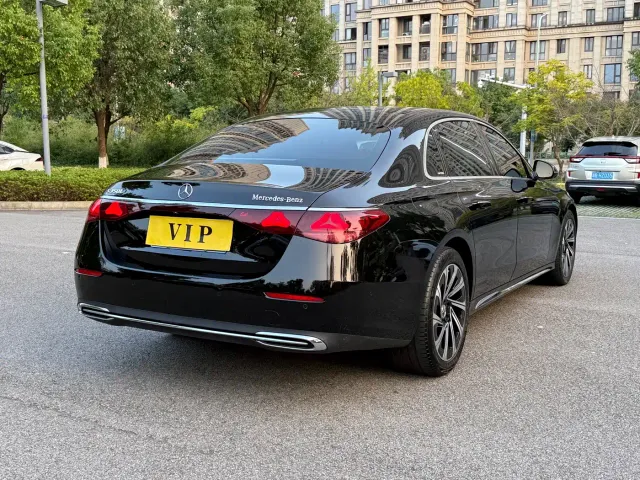 Mercedes-Benz E-Class — Фото автомобиля 18