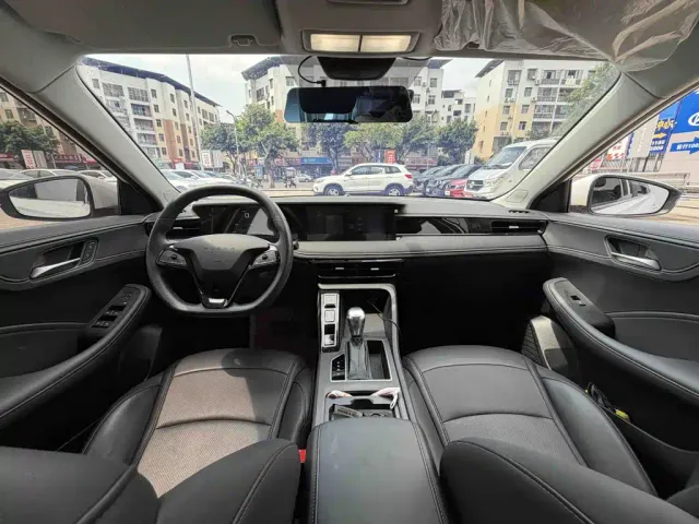 Roewe i5 — Фото автомобиля 11