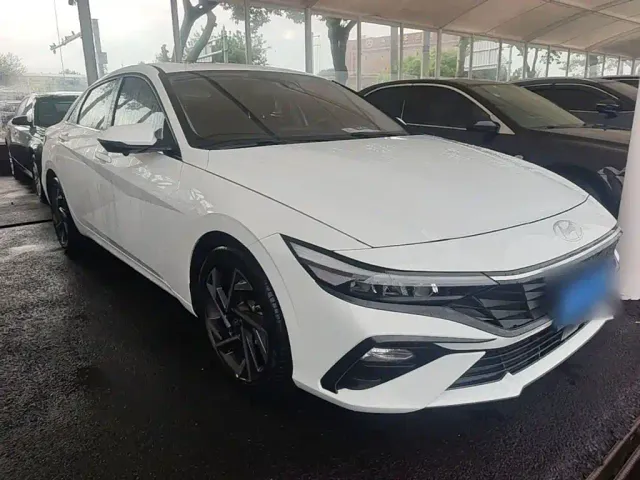 Hyundai Elantra — Фото автомобиля 3
