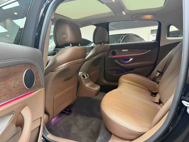 Mercedes-Benz E-Class — Фото автомобиля 11
