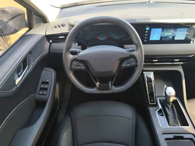 Roewe i5 — Фото автомобиля 13