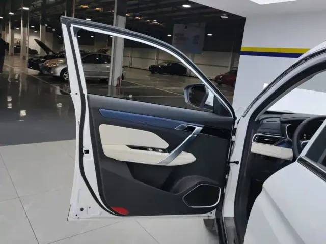 Geely Boyue — Фото автомобиля 7