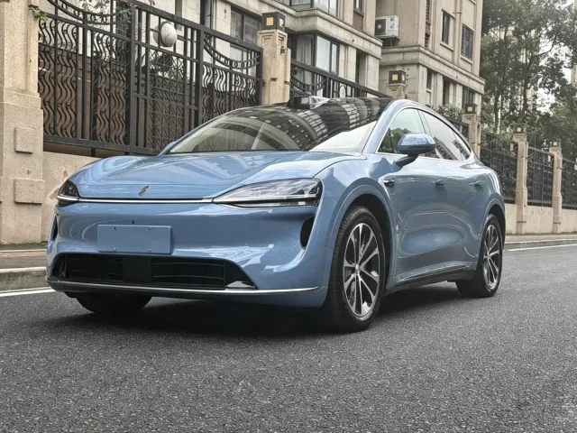 Фотография автомобиля — Luxeed R7
