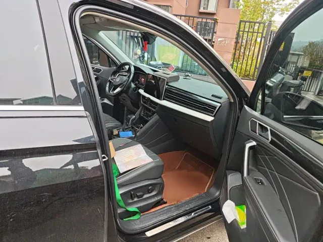 Volkswagen Tiguan L — Фото автомобиля 17