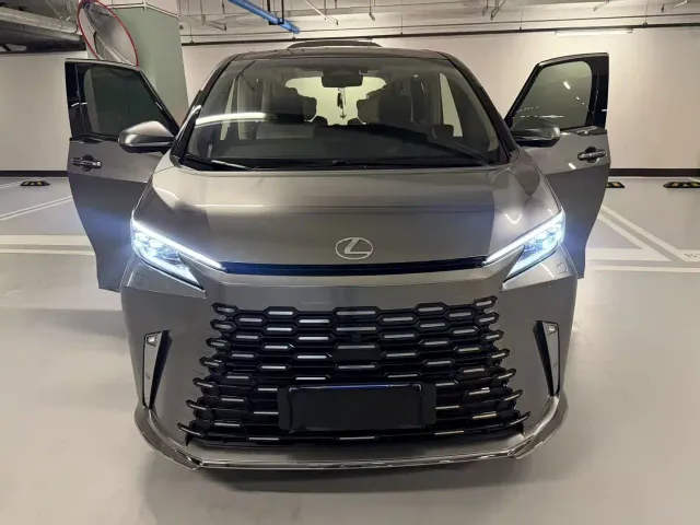 Lexus LM — Фото автомобиля 8