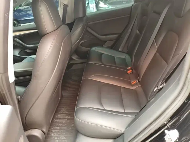 Tesla Model 3 — Фото автомобиля 16