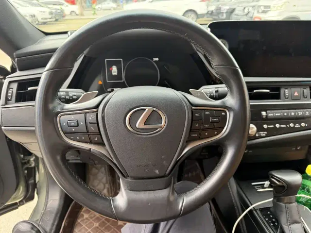 Lexus ES — Фото автомобиля 7