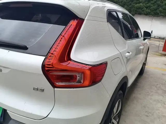 Volvo XC40 — Фото автомобиля 7