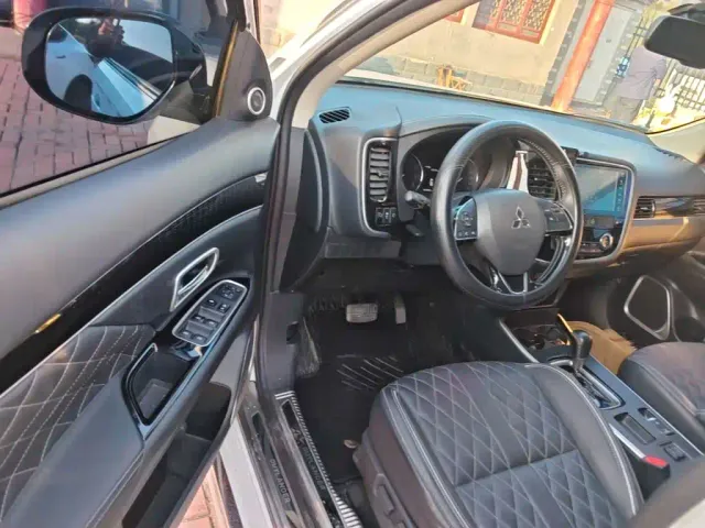 Mitsubishi Outlander — Фото автомобиля 15