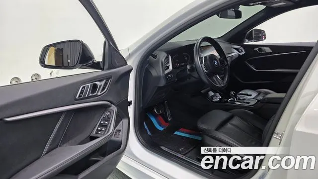 BMW 1 Series F40 — Фото автомобиля 12