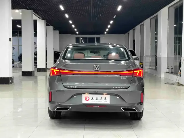 Changan Eado — Фото автомобиля 5