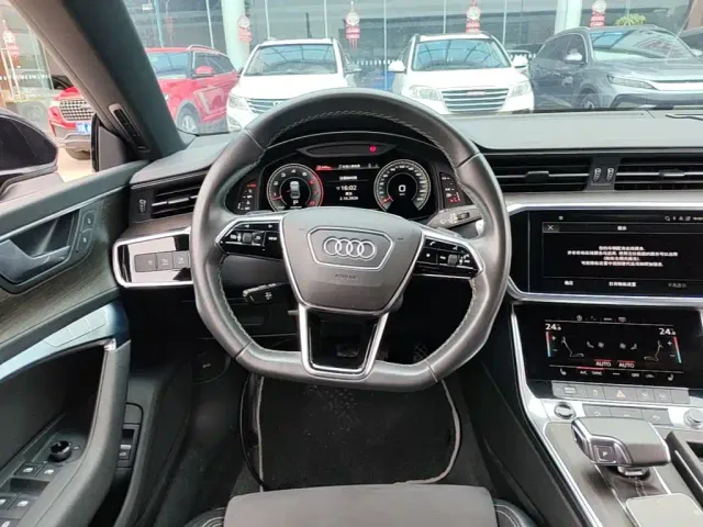 Audi A7L — Фото автомобиля 10