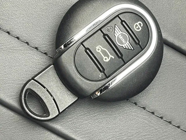 MINI MINI 2023 2.0T COOPER S King's Cross Special Edition — Фото автомобиля 17