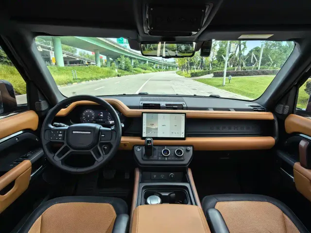 Land Rover Defender — Фото автомобиля 8