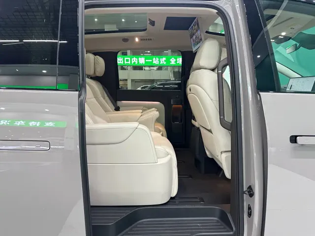 Li Auto MEGA — Фото автомобиля 18