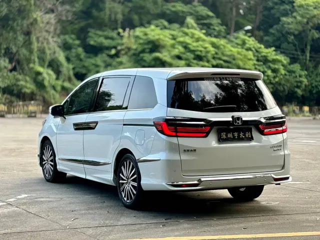 Honda Elysion — Фото автомобиля 13