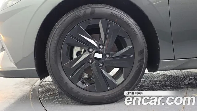 Hyundai AVANTE Avante (CN7) — Фото автомобиля 5
