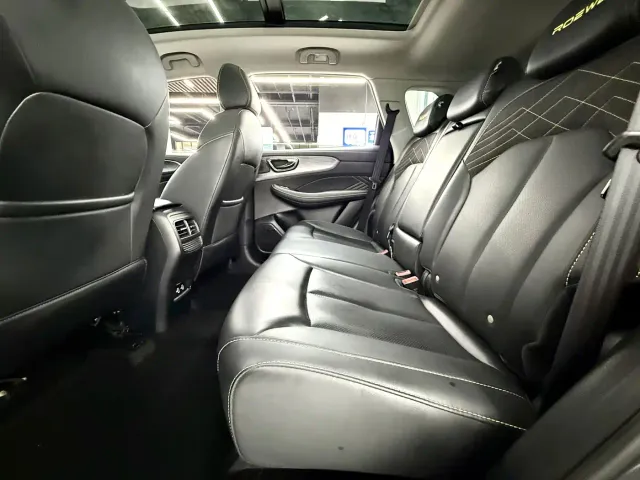 Roewe RX5 — Фото автомобиля 12