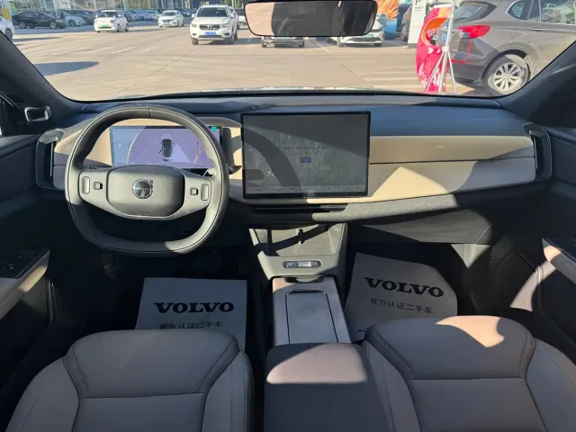 Volvo XC70 Plug-in Hybrid — Фото автомобиля 5