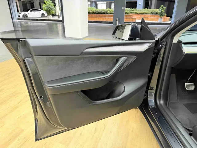 Tesla Model Y — Фото автомобиля 6