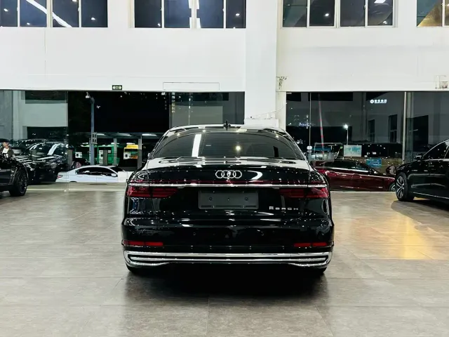 Audi A8 — Фото автомобиля 4