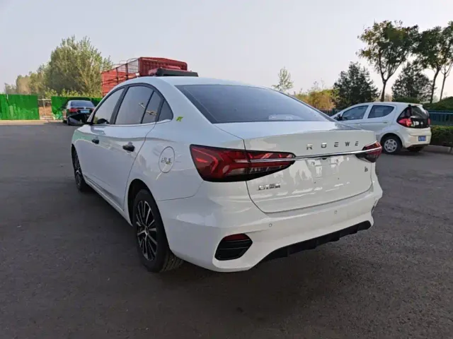 Roewe i5 — Фото автомобиля 4