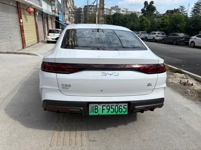 BYD Qin L — Фото автомобиля 8