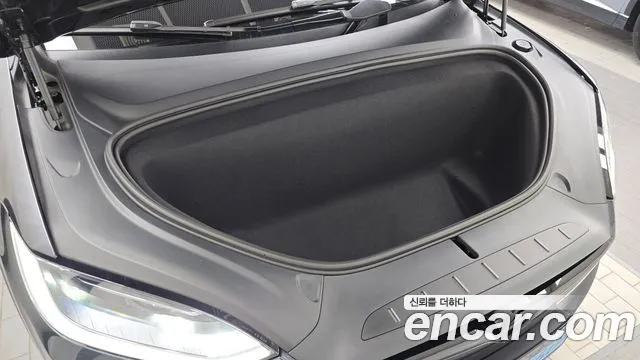 Tesla Model X — Фото автомобиля 9