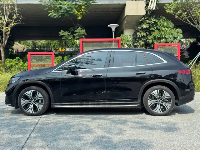 Mercedes-Benz EQE SUV — Фото автомобиля 7