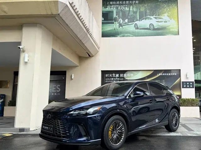 Фотография автомобиля — Lexus RX