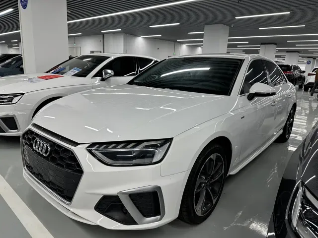 Фотография автомобиля — Audi A4L