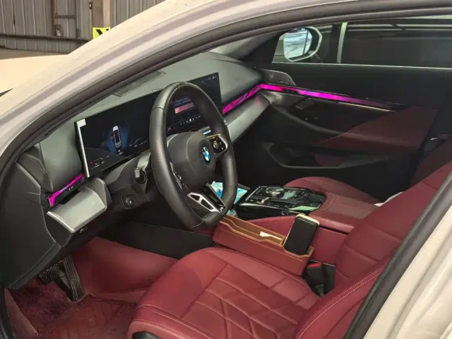 BMW 5 Series — Фото автомобиля 2