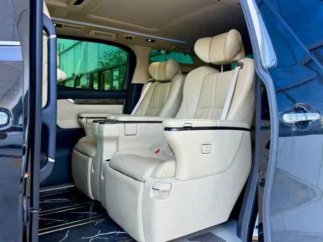 Toyota Alphard — Фото автомобиля 8