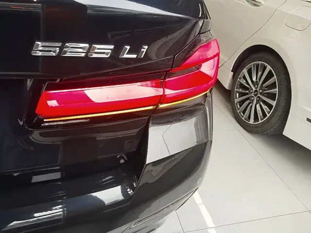 BMW 5 Series — Фото автомобиля 7
