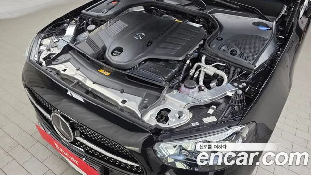 Mercedes-Benz E-Class — Фото автомобиля 5