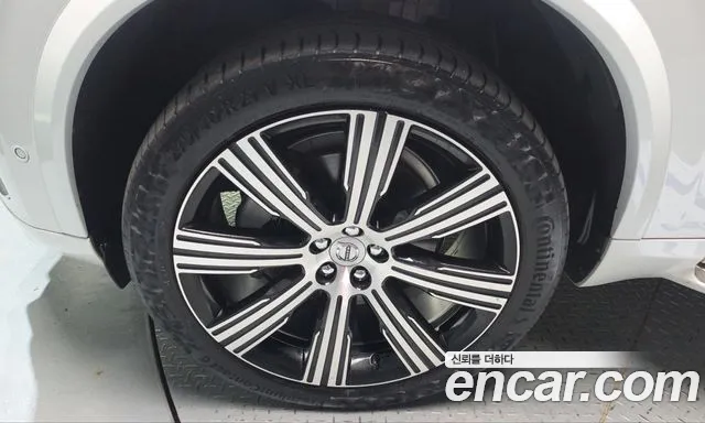 Volvo XC90 — Фото автомобиля 6