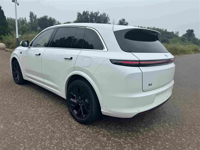 Li Auto L7 — Фото автомобиля 4