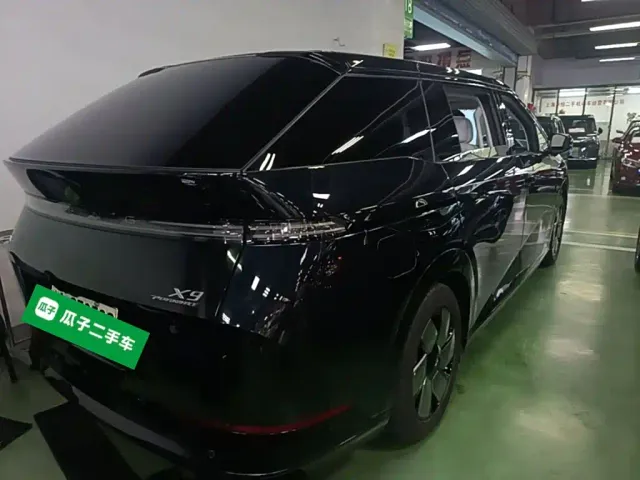 Xpeng X9 — Фото автомобиля 6