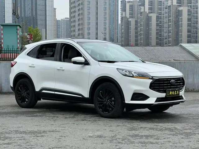 Ford Escape — Фото автомобиля 3