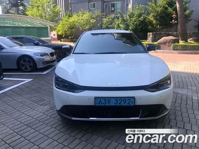 Kia EV6 — Фото автомобиля 2