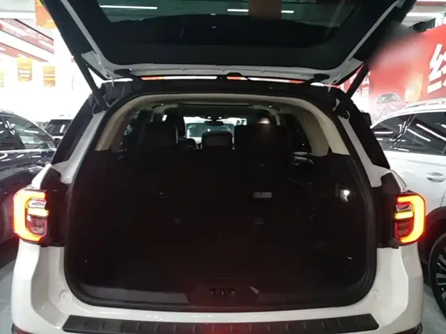 Ford Explorer — Фото автомобиля 18