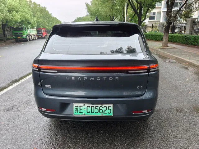 Leapmotor C10 — Фото автомобиля 11